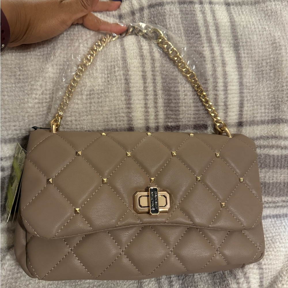 BRAND NEW Badgley Mischka tan handbag with gorgeous gold chain strap